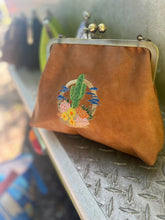 Load image into Gallery viewer, Medium Granny Clutch Bag