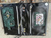 Load image into Gallery viewer, Emerald Green Longhorns Bend & Snap