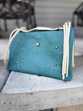 Load image into Gallery viewer, Groovy Flowers Bend & Snap