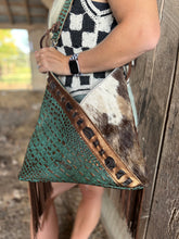 Load image into Gallery viewer, Bronze Croc Rowdy