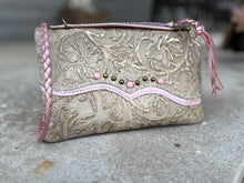 Load image into Gallery viewer, Ivory Cowboy tool Bend & Snap