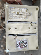 Load image into Gallery viewer, Groovy Flowers Bend & Snap