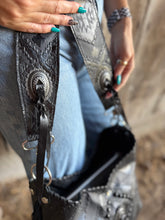 Load image into Gallery viewer, Black Aztec Dutton