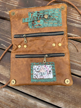 Load image into Gallery viewer, Croc Buckle Bend & Snap