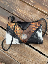 Load image into Gallery viewer, Croc Bend & Snap