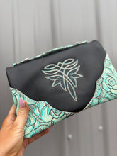 Load image into Gallery viewer, Boot Stitch Bend & Snap