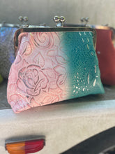 Load image into Gallery viewer, Medium Granny Clutch Bag