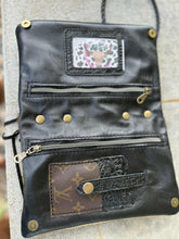 Load image into Gallery viewer, Tri color LV buckle Bend & Snap