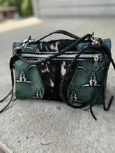 Load image into Gallery viewer, Emerald Green Longhorns Bend & Snap