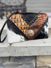 Load image into Gallery viewer, Croc Bend & Snap