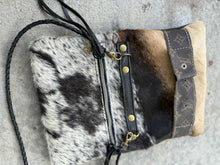 Load image into Gallery viewer, Tri color LV buckle Bend & Snap