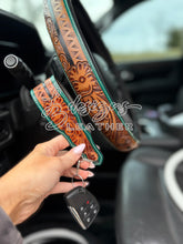 Load image into Gallery viewer, Simple Floral Tooled Steering Wheel Cover