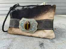 Load image into Gallery viewer, Tri color LV buckle Bend & Snap