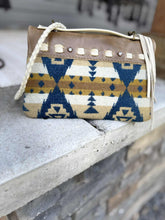 Load image into Gallery viewer, Pendleton Bend & Snap