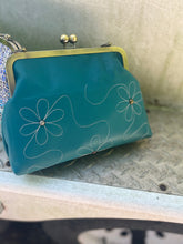 Load image into Gallery viewer, Medium Granny Clutch Bag