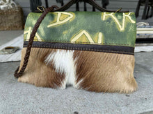 Load image into Gallery viewer, Springbok Bend & Snap