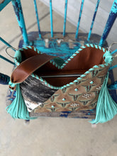 Load image into Gallery viewer, Turquoise Longhorn Kindall