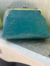 Load image into Gallery viewer, Medium Granny Clutch Bag