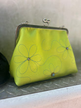 Load image into Gallery viewer, Medium Granny Clutch Bag