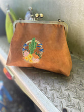 Load image into Gallery viewer, Medium Granny Clutch Bag
