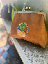 Load image into Gallery viewer, Medium Granny Clutch Bag
