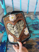 Load image into Gallery viewer, Daisy Large Zippered Wallet
