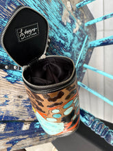 Load image into Gallery viewer, Squash Blossom Tooled Sunglass Case
