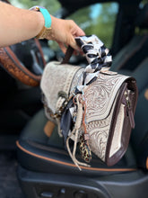 Load image into Gallery viewer, Western Elegance Pearl
