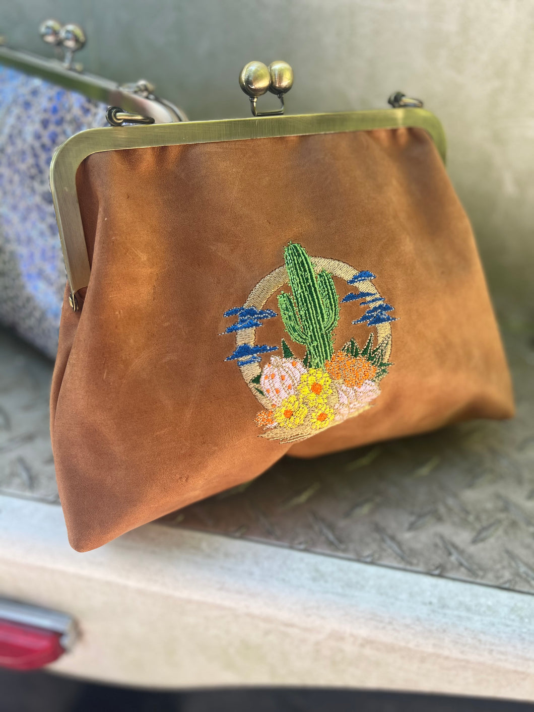 Medium Granny Clutch Bag