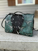 Load image into Gallery viewer, Emerald Green Longhorns Bend &amp; Snap

