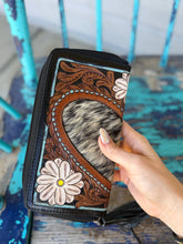 Load image into Gallery viewer, Daisy Large Zippered Wallet
