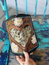 Load image into Gallery viewer, Daisy Large Zippered Wallet
