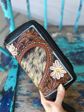 Load image into Gallery viewer, Daisy Large Zippered Wallet
