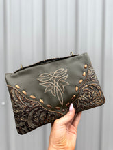 Load image into Gallery viewer, Boot Stitch Bend &amp; Snap
