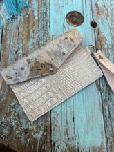 Load image into Gallery viewer, Lainey Wristlet
