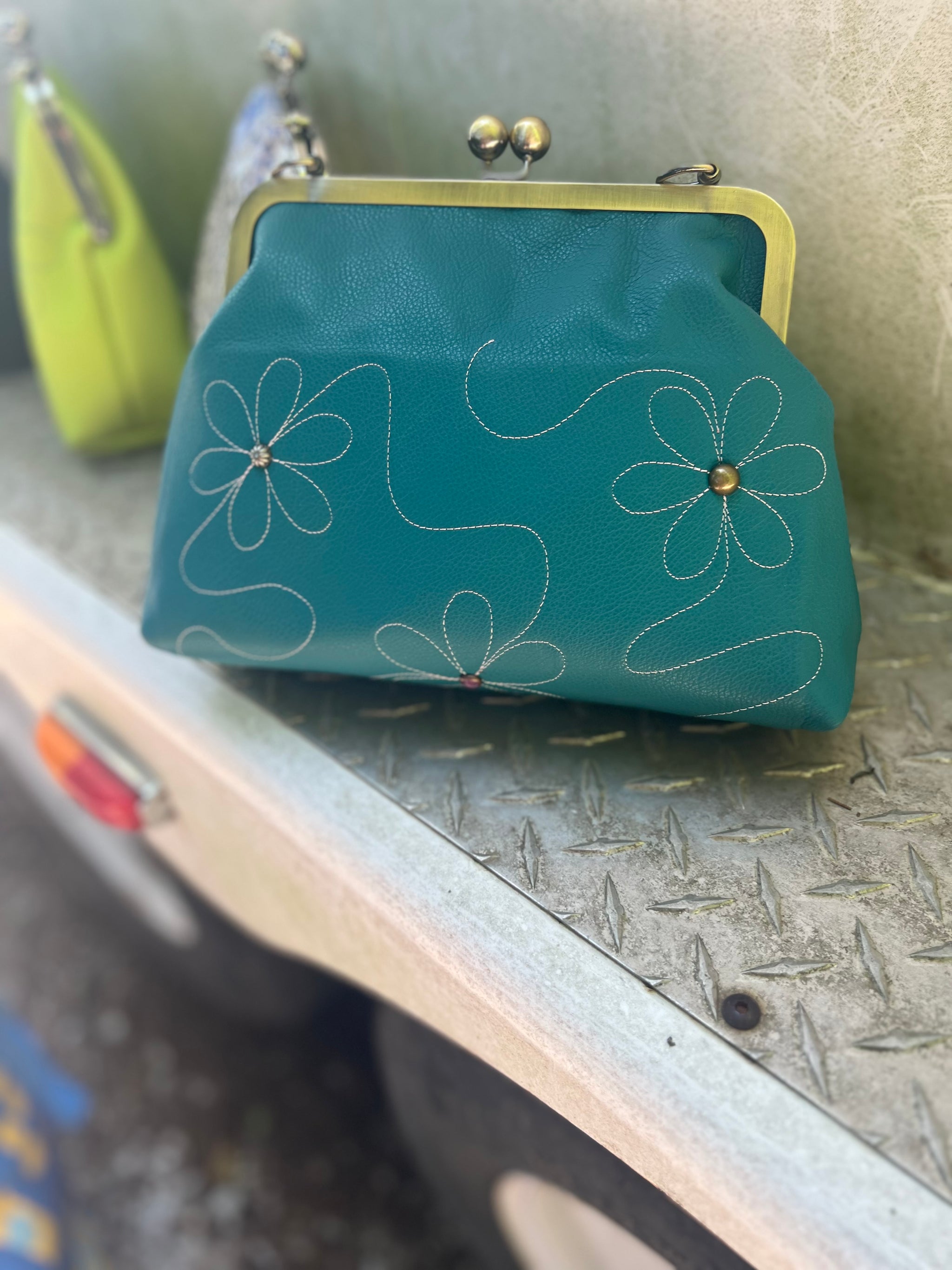 ❤️apple❤️ バッグ ショルダー グラニー Granny Bags – L3 Designs Leather