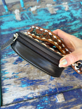 Load image into Gallery viewer, Round Floral Mini Wallet
