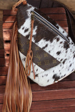 Load image into Gallery viewer, LV Branded Sling Body Bag
