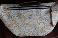 Load image into Gallery viewer, Leopard Roses LV Bum Bag
