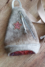 Load image into Gallery viewer, Light Grey and Leopard Star Fringeless Sling Body Bag
