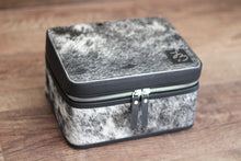 Load image into Gallery viewer, Black Salt Pepper Double Medium Jewelry Case
