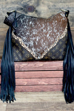 Load image into Gallery viewer, Tri-Speckled Repurposed LV Kindall
